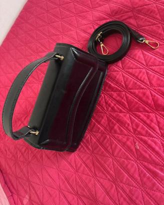 borsa nera e bianca