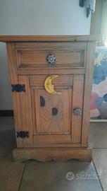 mobiletto con pomelli in ceramica 