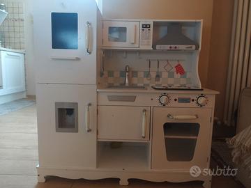 cucina giocattolo  30 euro non meno