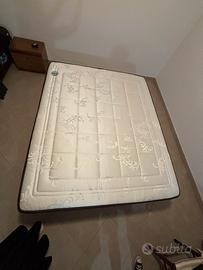 Materasso + rete con doghe in legno