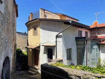 CASA SEMINDIPENDENTE A ESPERIA