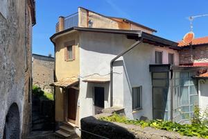 CASA SEMINDIPENDENTE A ESPERIA