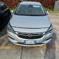 Opel Astra K del 2017 per ricambi