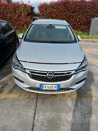 Opel Astra K del 2017 per ricambi