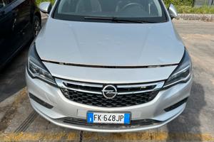 Opel Astra K del 2017 per ricambi