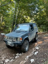 Mitsubishi pajero l040