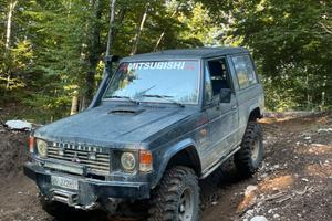 Mitsubishi pajero l040