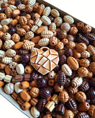Lotto Perline Legno Intagliate 1,3 kg 