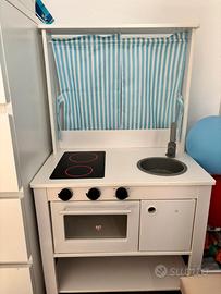 Cucina giocattolo
