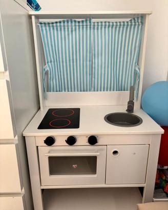 Cucina giocattolo