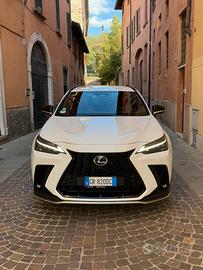 Lexus NH350H F-Sport Bianca