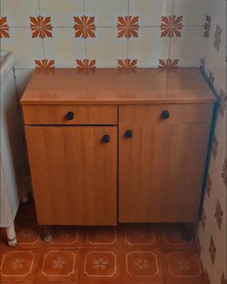 Mobiletto da cucina.