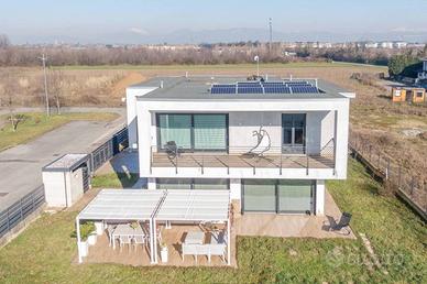 Villa di 331 m² con più di 5 locali e box auto dop