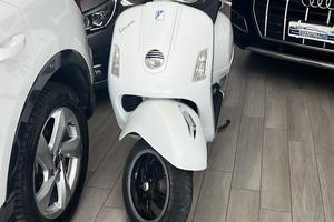 Piaggio vespa 125 gts  bauletto e cupolino
