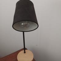 lampada da tavolo vintage con base in legno