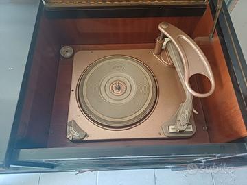giradischi e radio vintage vega