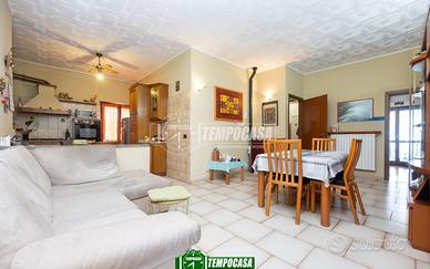 3 LOCALI IN CENTRO PAESE- CON BOX E TERRAZZO HOBBY