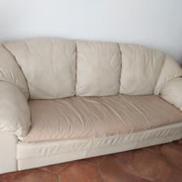 Divano in discrete condizioni