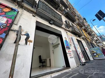 NEGOZIO A NAPOLI
