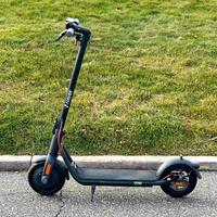 Monopattino elettrico NAVEE V40i PRO + Casco