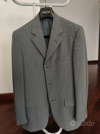 Giacca grigia Cerruti: eleganza senza tempo