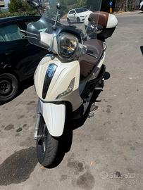 Beverly 300 ie