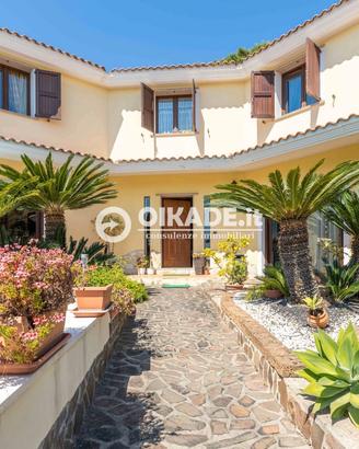 Prestigiosa villa unifamiliare a Poggio dei Pini
