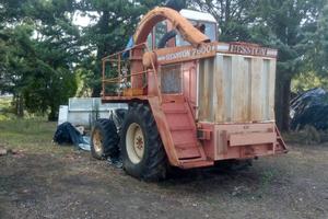 Trincia semovente Hesston 7600