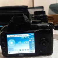 Nikon D-3000 con accessori