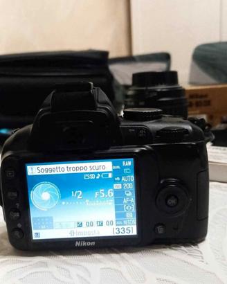 Nikon D-3000 con accessori