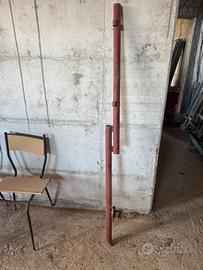 Parapetto di sommità a boccole o perni