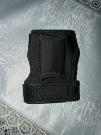 Guanto nero a strappo porta lampada