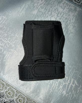 Guanto nero a strappo porta lampada