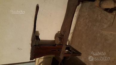 Panca per applicazione tappi per bottiglie