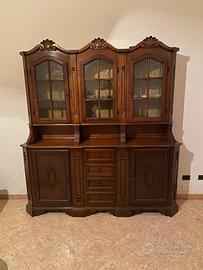 Credenza in legno robusto