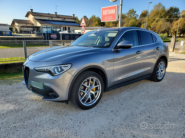 Stelvio Q4 - Pelle Tetto Cerchi 20' interni sport