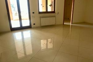 Via regina Margherita ampio appartamento