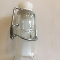 Bottiglietta con chiusura ermetica