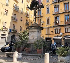 Appartamento con terrazzino - napoli centro