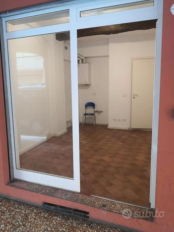 Piccolo Negozio in Centotrecento