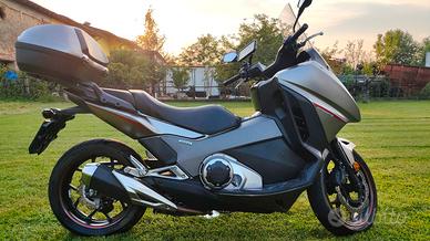 Honda integra 750