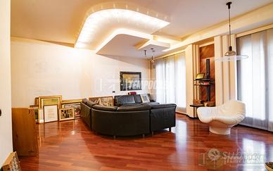 TRILOCALE ALL'OTTAVO PIANO CON BOX E TERRAZZINO!