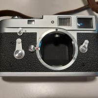 LEICA M2 solo corpo con custodia in pelle 