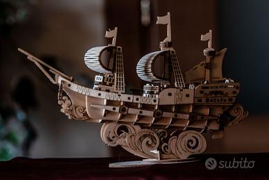 Veliero su piedistallo in legno, da tavolo, in 3D
