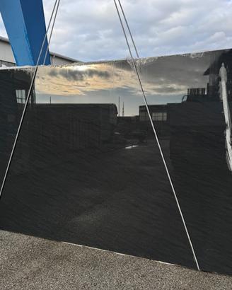 Lastre di Black Vermont spessore cm3 levigato