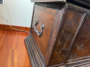 Cassapanca in legno (noce)
