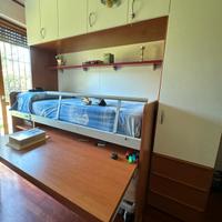 cameretta (libreria + letto a castello e Scrivania