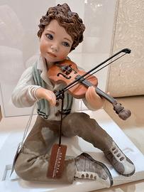Bambola Sibania ragazzo che suona il violino c18