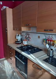 Cucina Scavolini legno con elettrodomestici