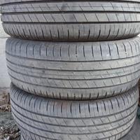 Treno Gomme auto 215/55 r17 Good Year